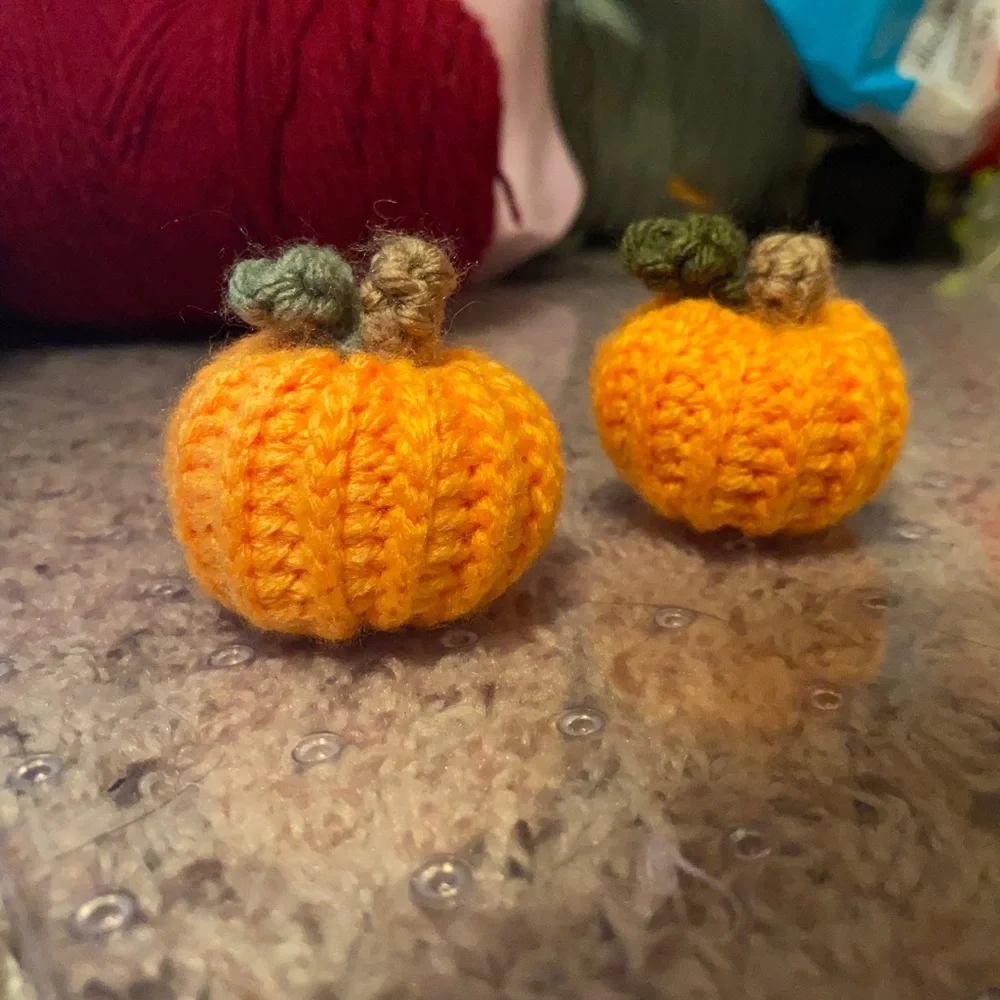 fall thanksgiving decor crochet knit pumpkins